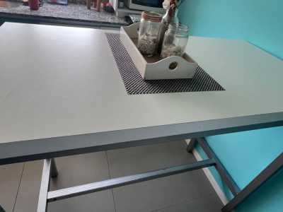 Foto 3 de Mesa de madera y hierro